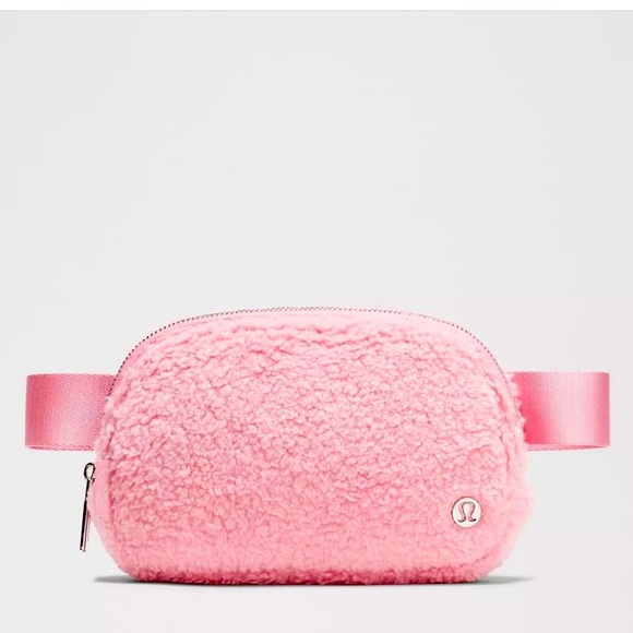 New lululemon Everywhere Belt Bag 1L Fleece with tags pink & shopping bag⭐️⭐️⭐️ - Picture 6 of 17